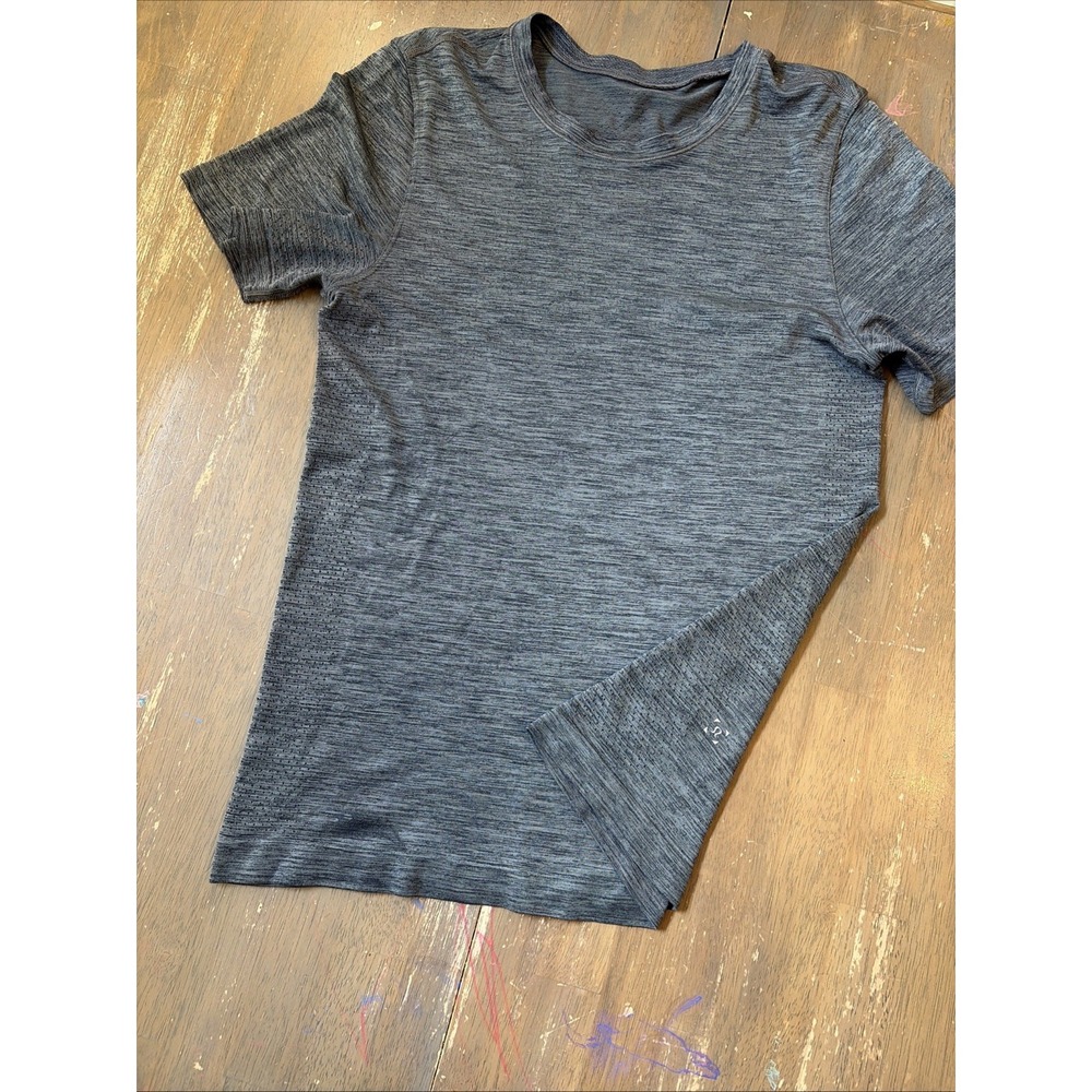 Lululemon Men's Metal Vent Tech Small Short Sleeve Shirt Gray Running Training